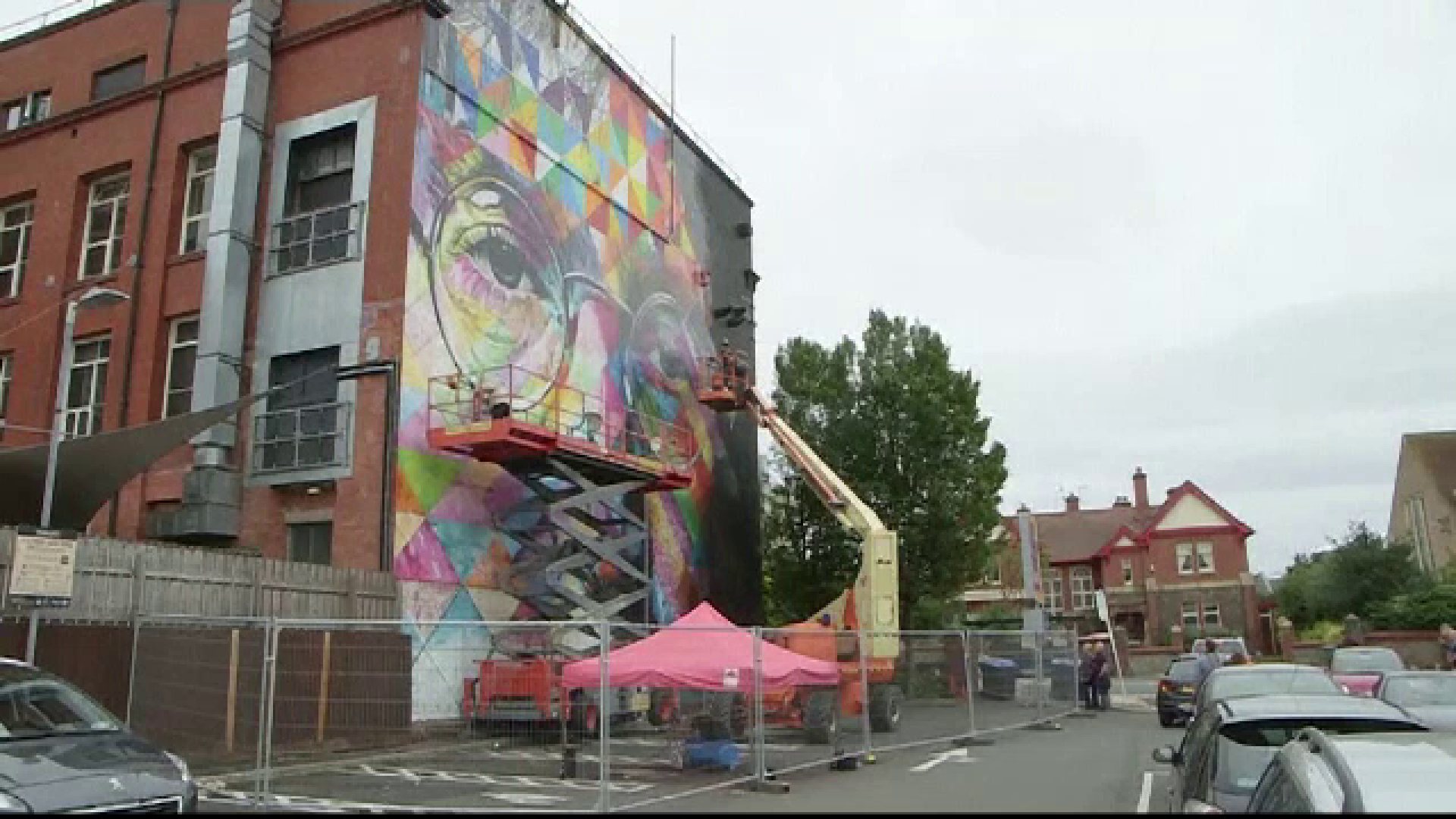 Festivalul de picturi murale din Bristol. 350 de grafferi, din 45 de state, au schimbat un cartier peste noapte