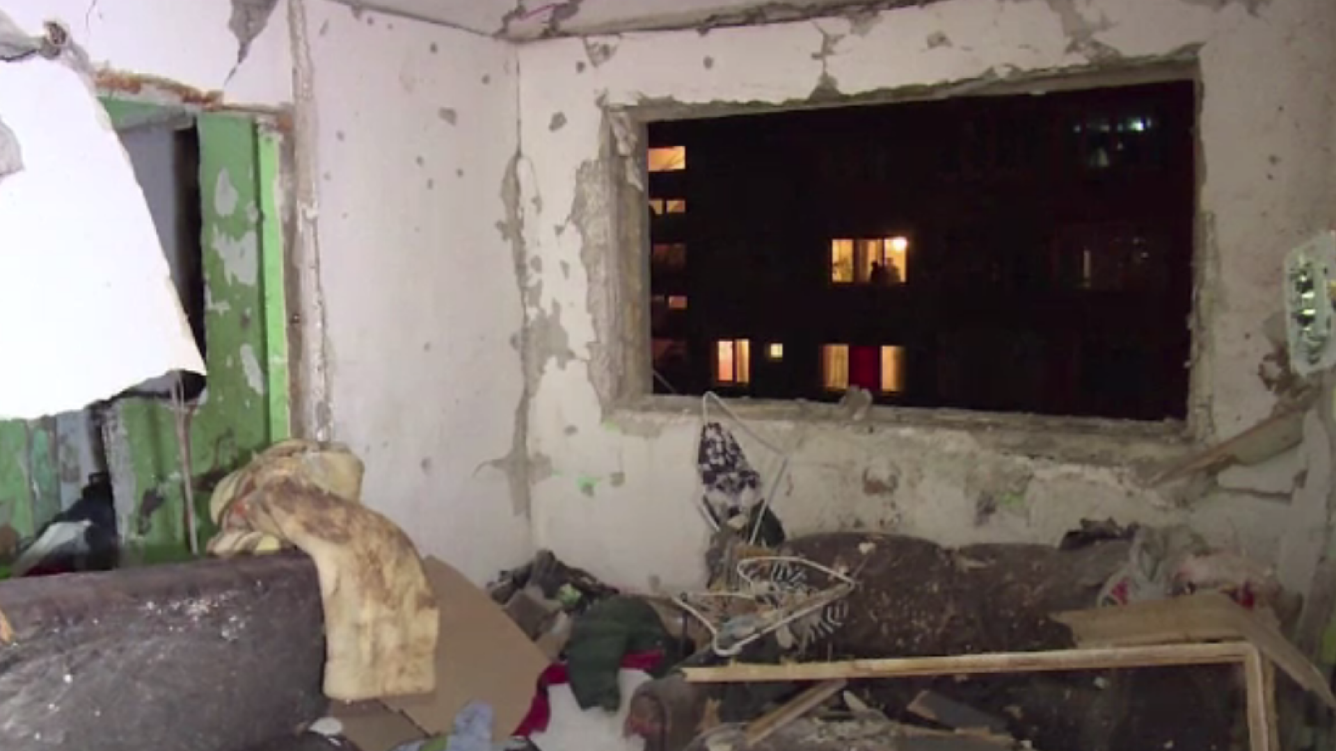 Obligati sa achite impozit si taxa pentru gunoi, desi blocul a fost distrus de o explozie. Situatie disperata in Bistrita