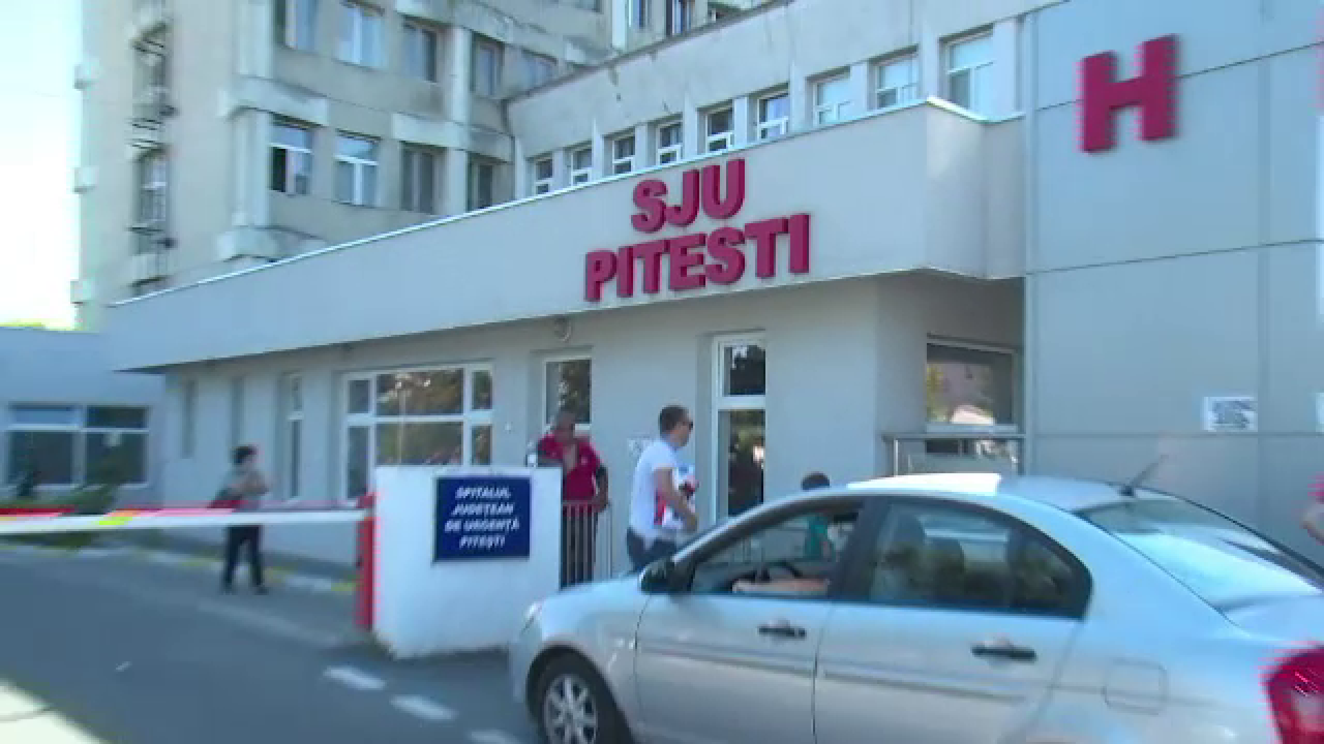 Caz sfâşietor în Piteşti. Un tată şi-a găsit copilul surdo-mut inconştient în piscină gonflabilă. Băiatul este în comă