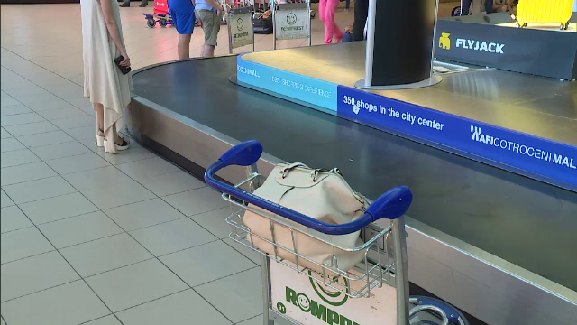 Greselile comise de romanii care pleaca cu avionul in vacante. Cum opereaza hotii pe aeroport: isi cumpara inclusiv bilete