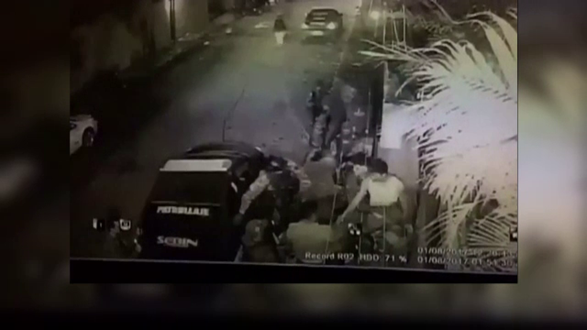 Momentul în care agenţi ai securităţii au arestat lideri ai opoziţiei în Venezuela. Unul a fost scos în pijamale din casă