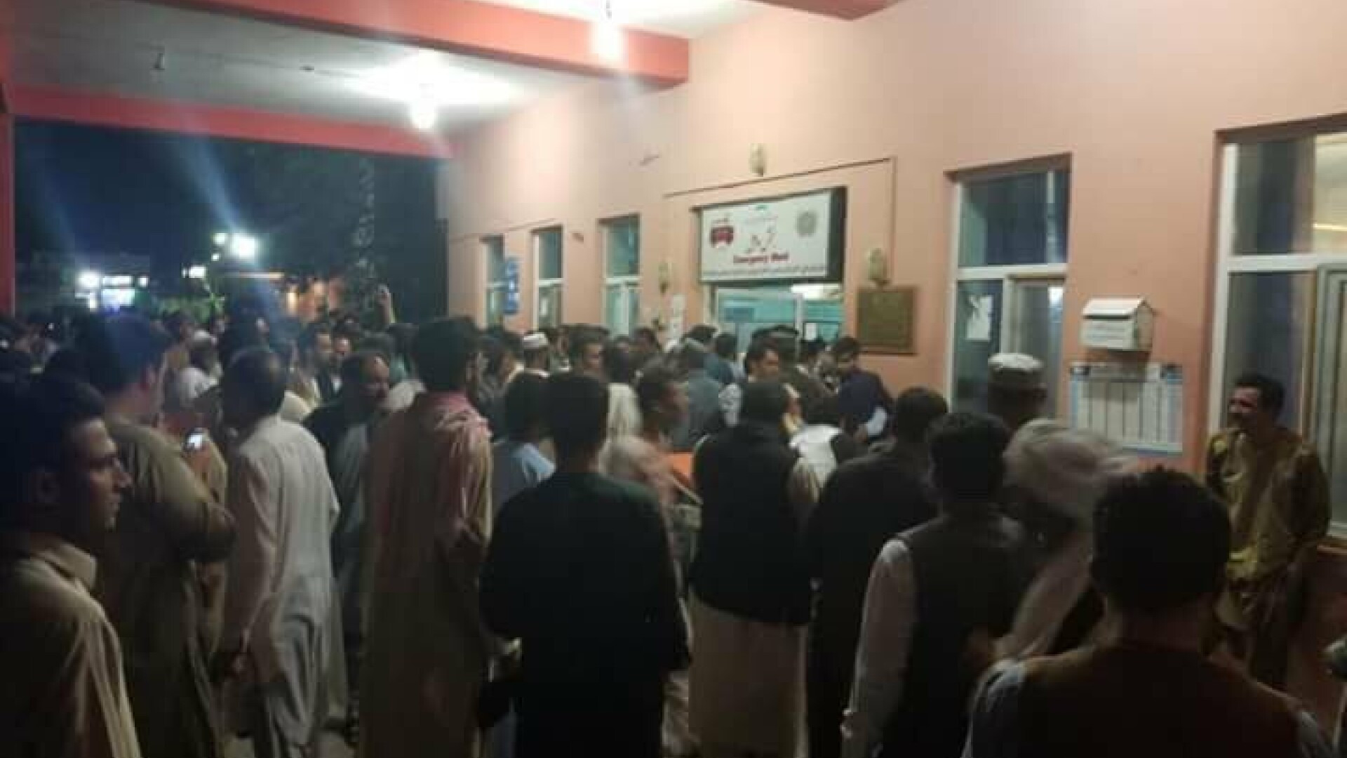 Atac într-o moschee șiită din Afganistan. Cel puțin 20 de oameni au fost uciși