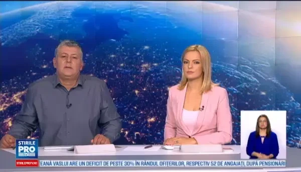 Un incendiu violent, dupa ce mai multe materiale de constructie au luat foc, s-a extins la un garaj si o terasa in Timis