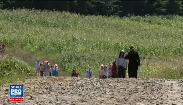 Studenti din Neamt, Botosani si Iasi, intr-un pelerinaj impresionant, din capitala Moldovei pana pe varful muntelui Ceahlau