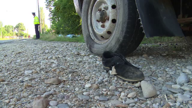 Un bărbat și-a pierdut viața după ce a fost izbit de un microbuz