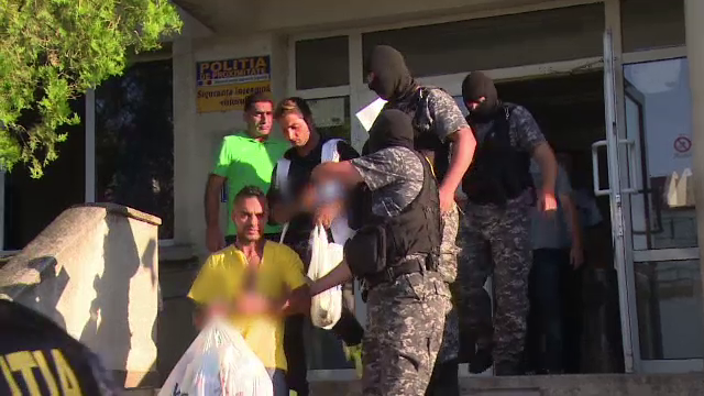 Trei bărbaţi din Vaslui, bănuiţi de furt, reţinuţi pentru 24 de ore