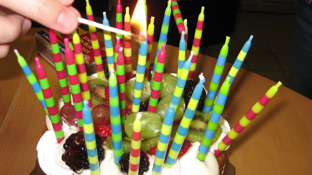 1.400 de bacterii contaminează tortul atunci când suflați în lumânări