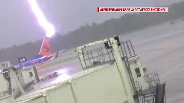 Avion lovit de fulger. O persoană a suferit leziuni cerebrale