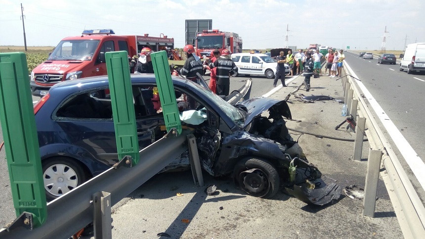Accident grav pe A4. Doi soți sunt in stare critică dupa ce au intrat cu mașina în parapet