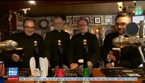 Preoți dați afară din bar. Angajații au crezut că s-au deghizat