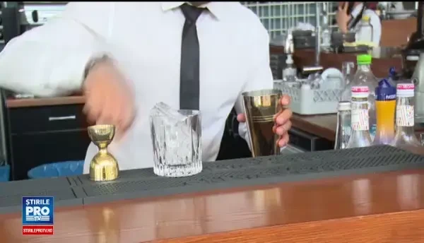 Românii care tremură de frig la serviciu, în timp ce țara fierbe la peste 40 de grade