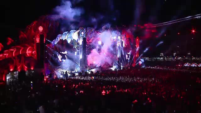 Peste 76.000 de tineri au vibrat în deschiderea festivalul Untold. Programul în a doua zi