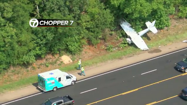 Avion filmat în momentul în care s-a prăbușit pe o autostrada din SUA
