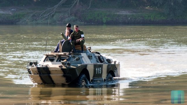 Exercițiu militar în Transnistria: Blindatele rusești au forțat râul Nistru