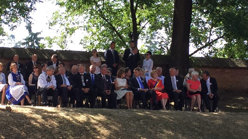 Iohannis, către saşi: Povestiţi-le copiilor şi nepoţilor, în graiul vostru tradiţional, despre Sibiu. Sunteţi acasă