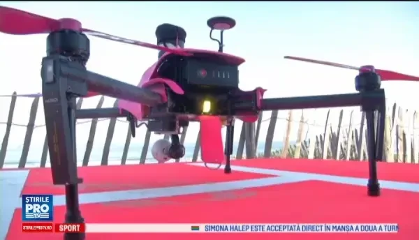 În Franța, ajutorul vine din aer. O dronă știe sa arunce victimelor un colac de salvare, înainte să ajungă salvamarii