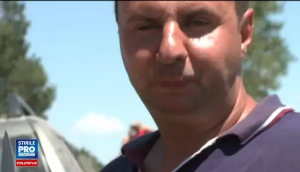 Producătorii de pepeni din Dăbuleni își vând marfa pe stradă, în caniculă