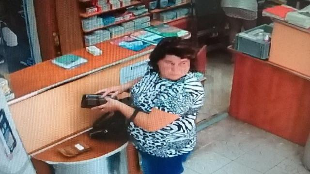 Și-a uitat portofelul într-o farmacie din Rădăuți. Ce a făcut următoarea clientă