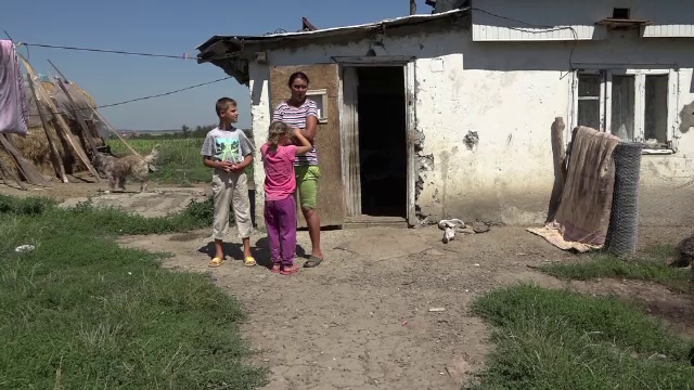 Şase persoane trăiesc într-o singură cameră, cu 500 de lei lunar