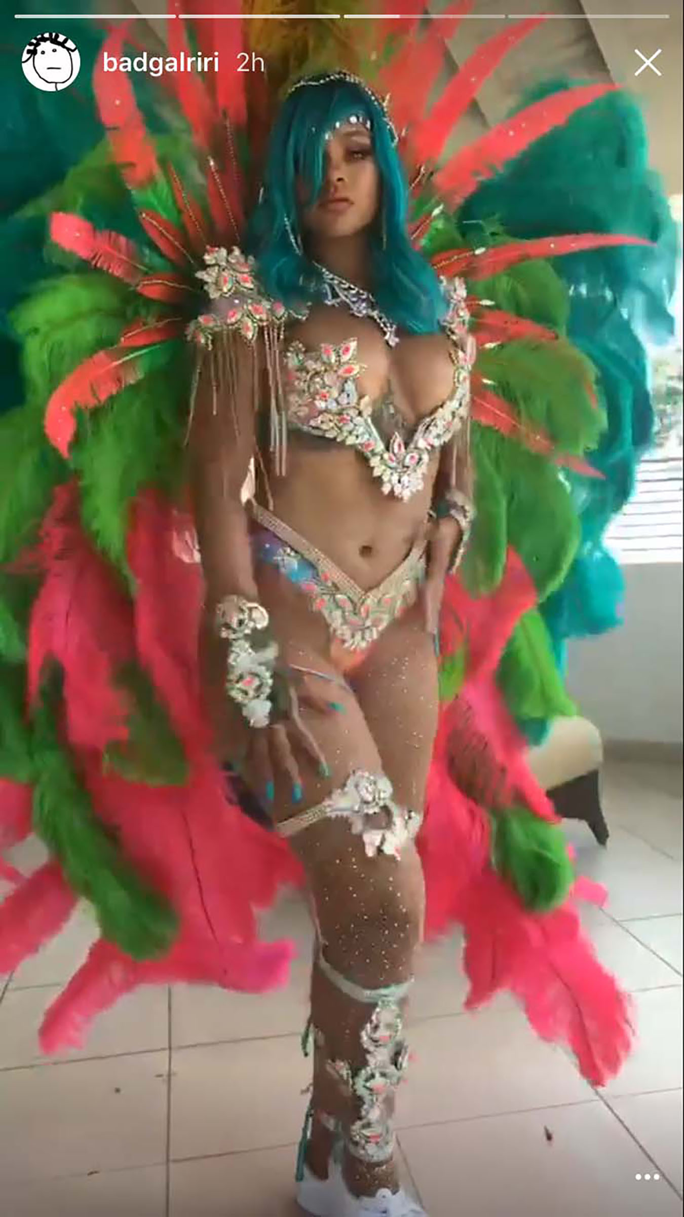 Toti spuneau ca s-a ingrasat, asa ca le-a aratat "formele"! Rihanna a renuntat la aproape toate hainele! Cum arata acum: FOTO