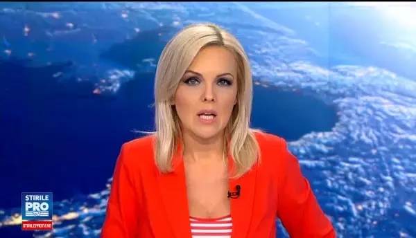 Incendiu de proporţii în Galaţi. Intervenţia e foarte dificilă