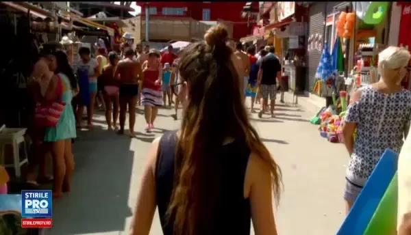 Sute de mii de suveniruri, vândute pe Litoral. Cât costă conserva cu aer de mare