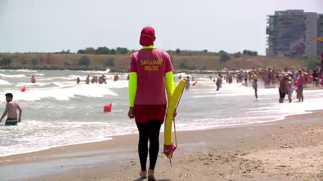 Steagul roşu, arborat pe plajele din sudul litoralului