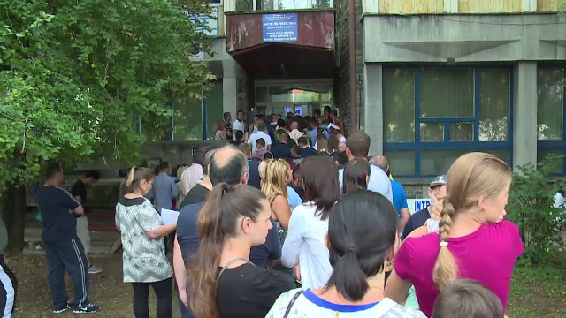 Cozi uriașe la Pașapoarte. Statul român continuă să își umilească cetățenii