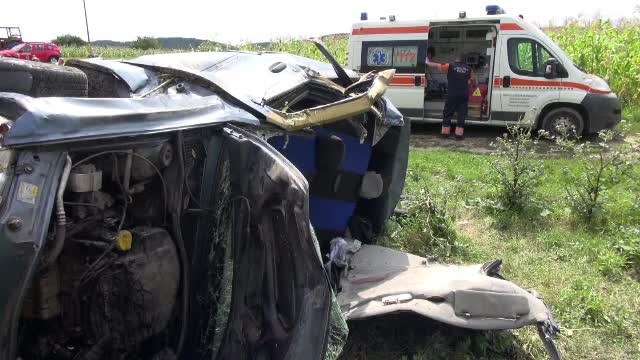Doi pasageri au unui taxi, ucişi într-un accident grav. Greşeala făcută de şofer