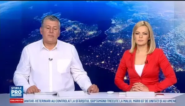 Pățania unui sofer care a vrut să treacă cu SUV-ul o stradă acoperită cu 30 cm de apă