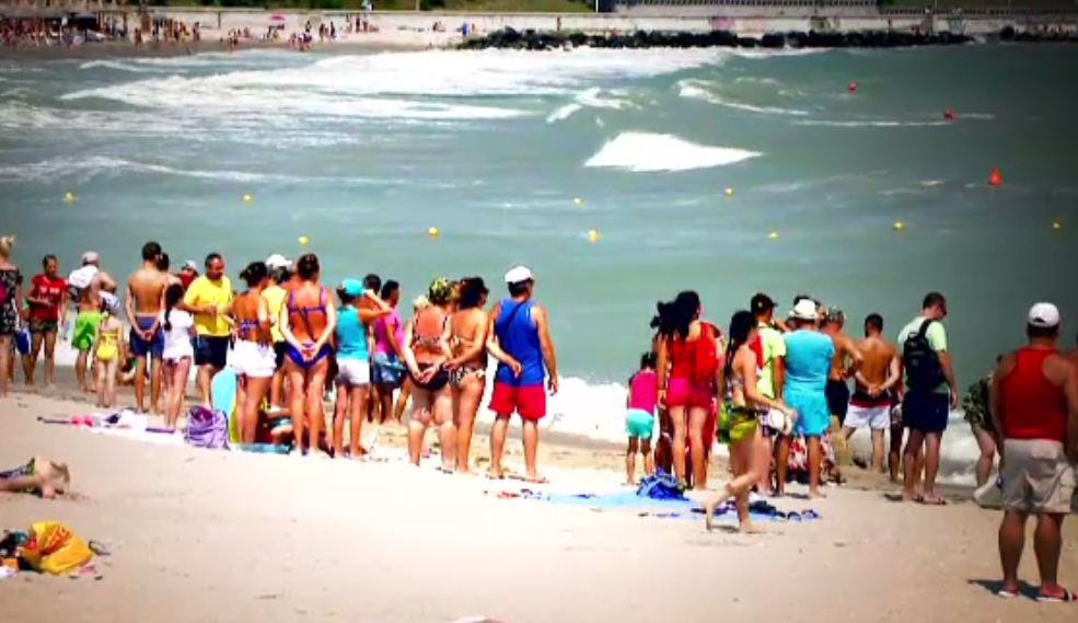 Bărbat dispărut în mare, la Mangalia. Femeia salvată de el s-a făcut nevăzută