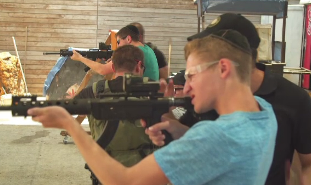 Turiști antrenați cum că reacționeze în cazul unui atac terorist