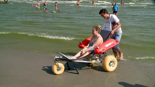 Prima plajă pentru persoanele cu dizabilități, inaugurată la Mamaia