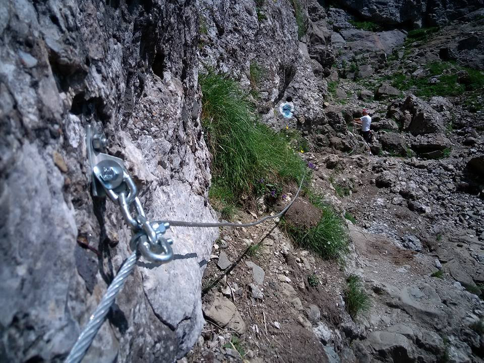 Doi alpinişti, scoşi dintr-o prăpastie de Salvamont, în Piatra Craiului