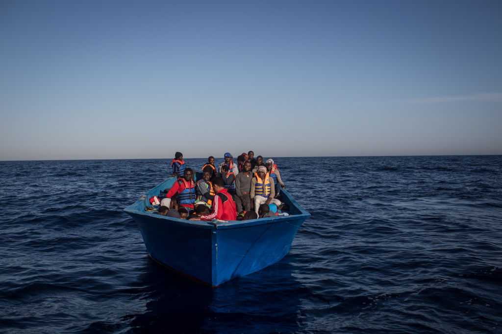 50 de tineri refugiaţi somalezi, înecaţi intenţionat de un traficant de oameni