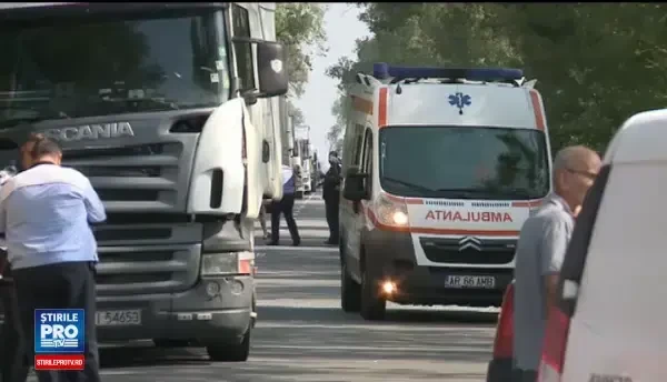 Accident cu 3 TIR-uri între Arad şi Oradea. Coloanele de mașini au 4 km