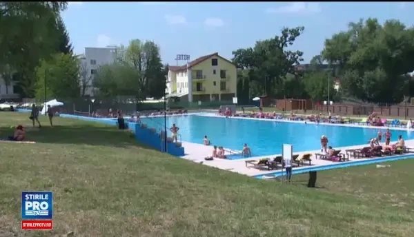 La o săptămână de la inaugurare, un ştrand din Bistrița trebuie renovat