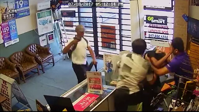 Doi hoţi din Texas şi-au găsit "naşii", într-un magazin de telefoane mobile