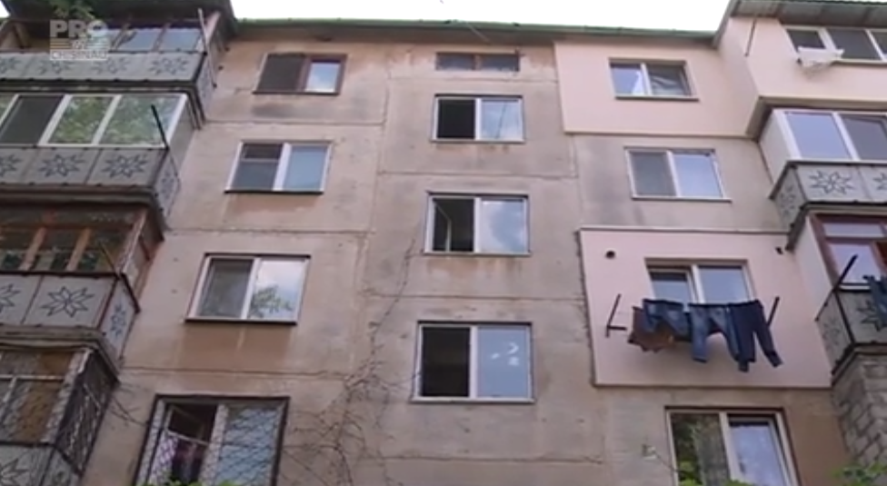 O mamă din Chișinău și-a înjunghiat ambii copii, după care a încercat să se sinucidă