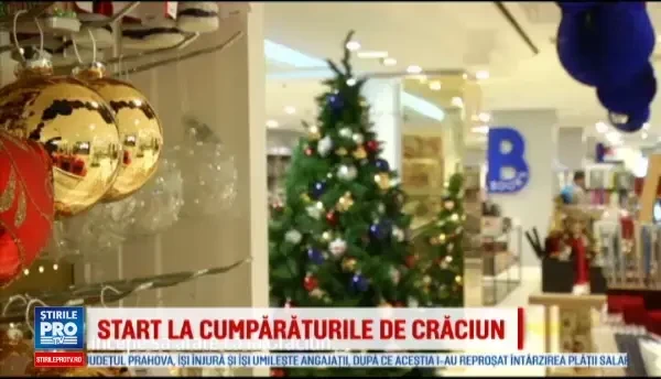 Deși e august, ornamentele de Crăciun au apărut deja într-un magazin londonez