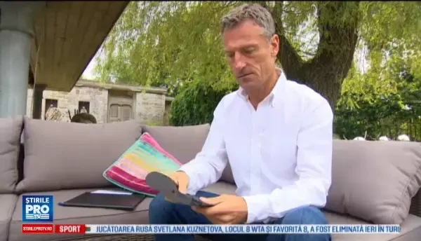 Slipul de baie în care poți să protejezi de apă telefonul mobil sau banii