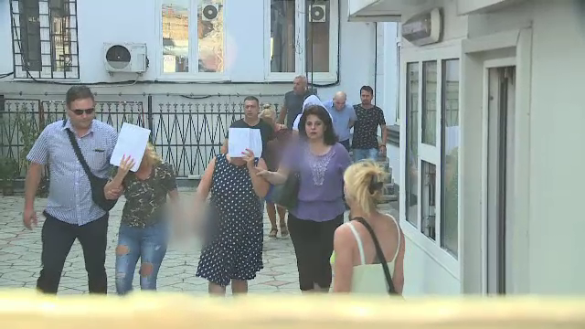 Suspecții care pretindeau că sunt inspectori OPC, arestați. Cați bani au strâns în 3 luni