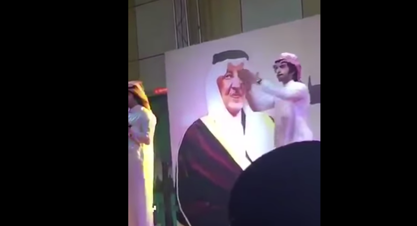 Cântăreț saudit arestat în timpul unui concert. Ce a făcut pe scenă