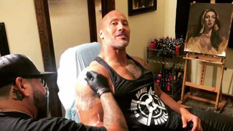 "Evolutia taurului". The Rock si-a acoperit faimosul tatuaj de pe brat cu un desen si mai mare: FOTO