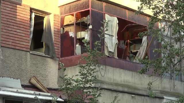 Explozie într-un bloc din Brăila. "Ne-a amenințat: Vă dau foc la toţi!"