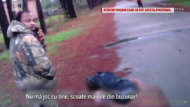 Poliștist american, împușcat la mică distanță de un suspect de jaf. Întreaga scenă, filmată