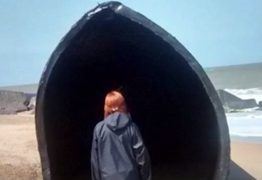 Surpriza trăită de turiștii care s-au plimbat pe plajele britanice. Ce a adus fluxul la mal