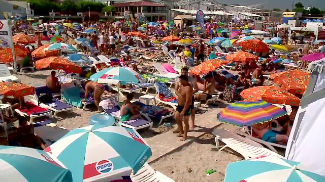 În cea mai aglomerată zi de pe litoral, 30.000 de mașini s-au îndreptat sâmbătă spre mare