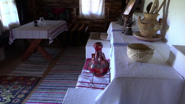 Prețul unei nopți de cazare în Satul Bucovinean. Proiectul unor tineri care au cumpărat case vechi