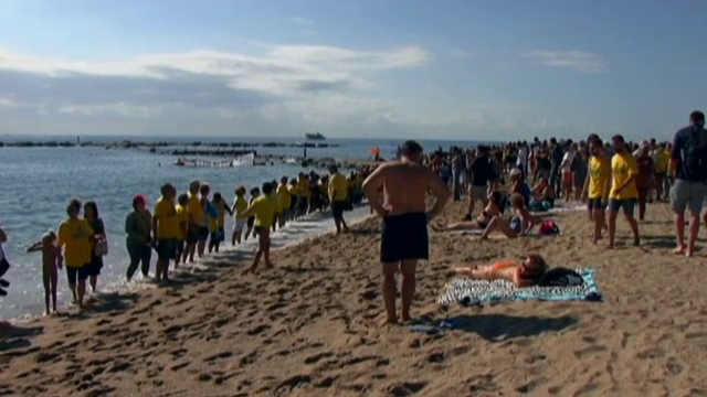 "E insuportabil! Nu-i mai vrem aici!" Scenele petrecute pe o plajă în Barcelona. VIDEO